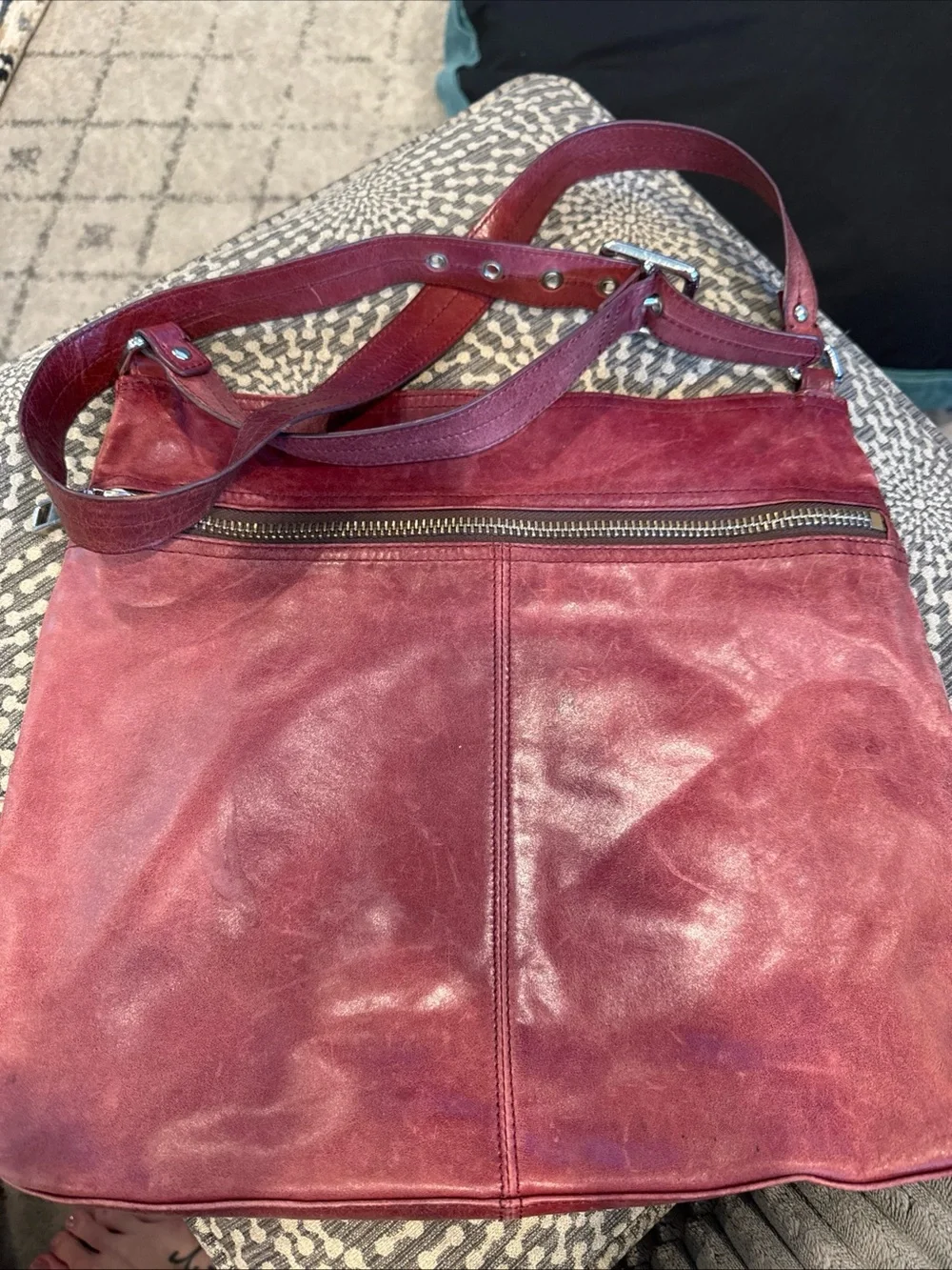 HOBO International Leather Cambel Crossbody Bag Cranberry Adj Strap Zipper